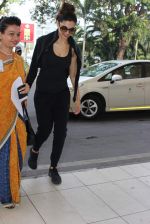 Deepika Padukone snapped at airport on 28th Oct 2015